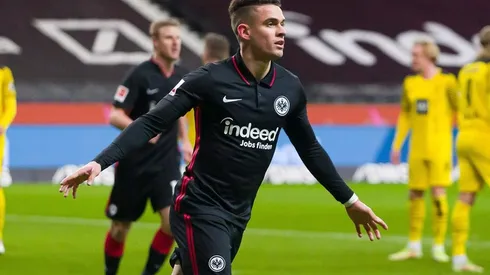 Rafael Santos Borré anotó los dos goles del Eintracht Frankfurt ante el Borussia Dortmund. El equipo de Rafa ganaba 2 a 0 y se lo dieron vuelta.