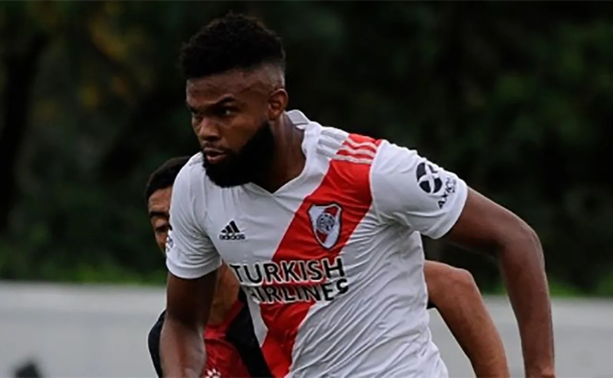El defensor colombiano está a detalles de dejar River