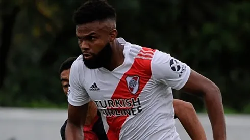 El defensor colombiano está a detalles de dejar River