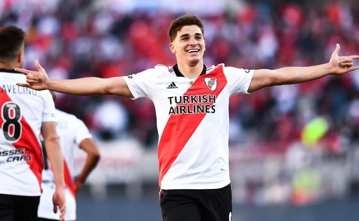 Julián Álvarez habló de su futuro en River, además contó la expectativa que tiene para el 2022 y se mostró feliz por haber sido el mejor jugador del continente en 2021.