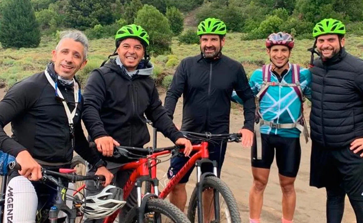 Marcelo Gallardo está en San Martín de los Andes para definir el trabajo de la pretemporada.