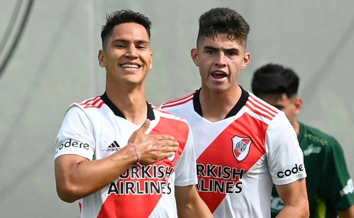 Gallardo le comunicó al atacante que va a ser parte del plantel.