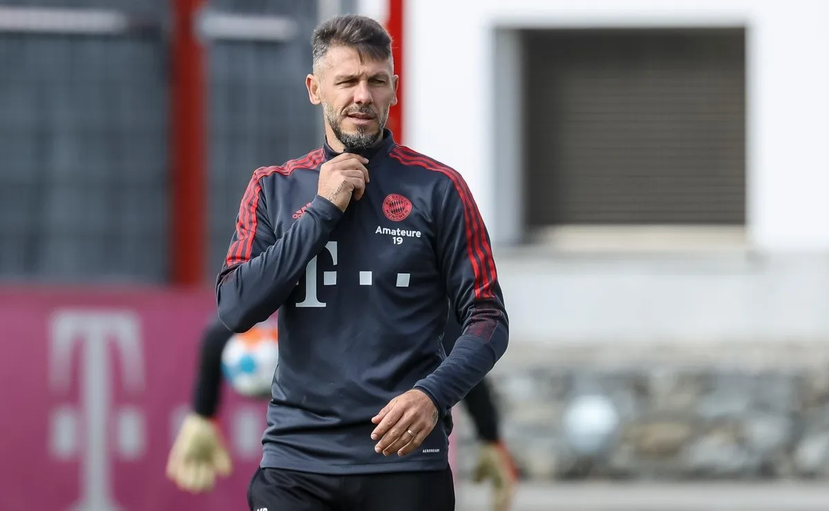Martín Demichelis actualmente dirige a la Reserva de Bayern Munich.