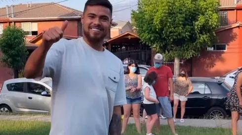 Paulo Díaz disfruta de sus vacaciones en Chile antes de reincorporarse a la pretemporada de River, en su país natal se vistió de Papá Noel y le dio regalos a los más chicos.