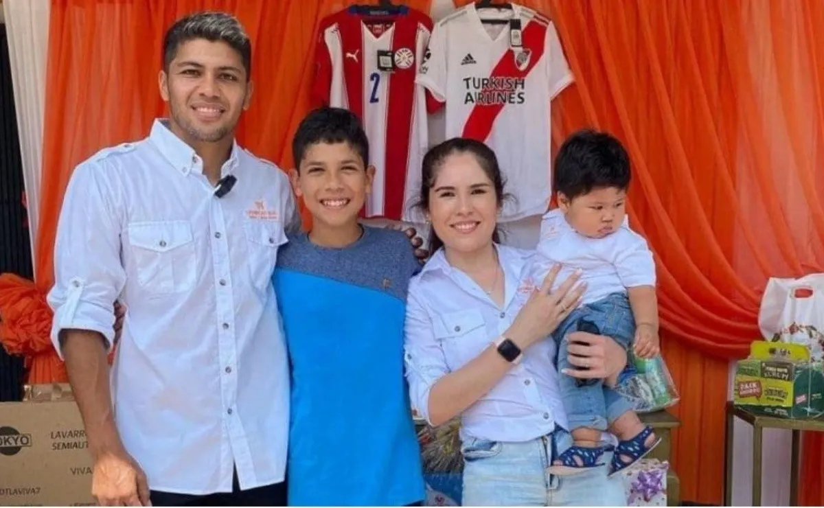 Robert Rojas disfruta con su familia en sus vacaciones en Paraguay