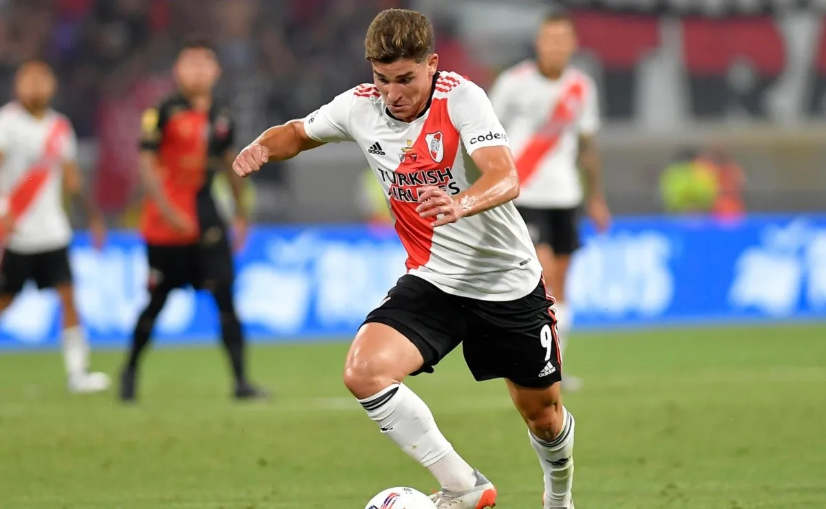 La maestra de Julián Álvarez en la infancia habló del delantero de River.