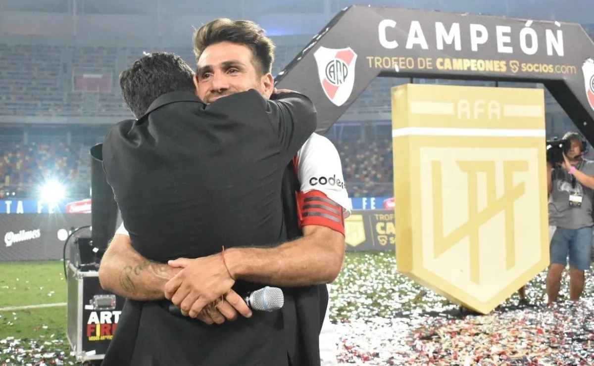 Leonardo Ponzio jugó su último partido como futbolista profesional, el ídolo del Más Grande se retiró dando una vuelta olímpica y recibió el cariño de los hinchas.