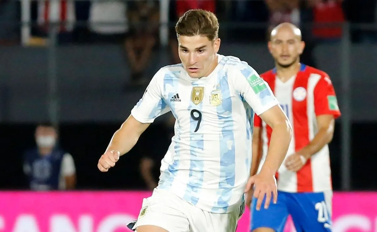 Julián Álvarez, la joyita que la rompió en el segundo semestre con la camiseta de River, habló de cómo es jugar con Messi y el sueño de jugar el Mundial en 2022.