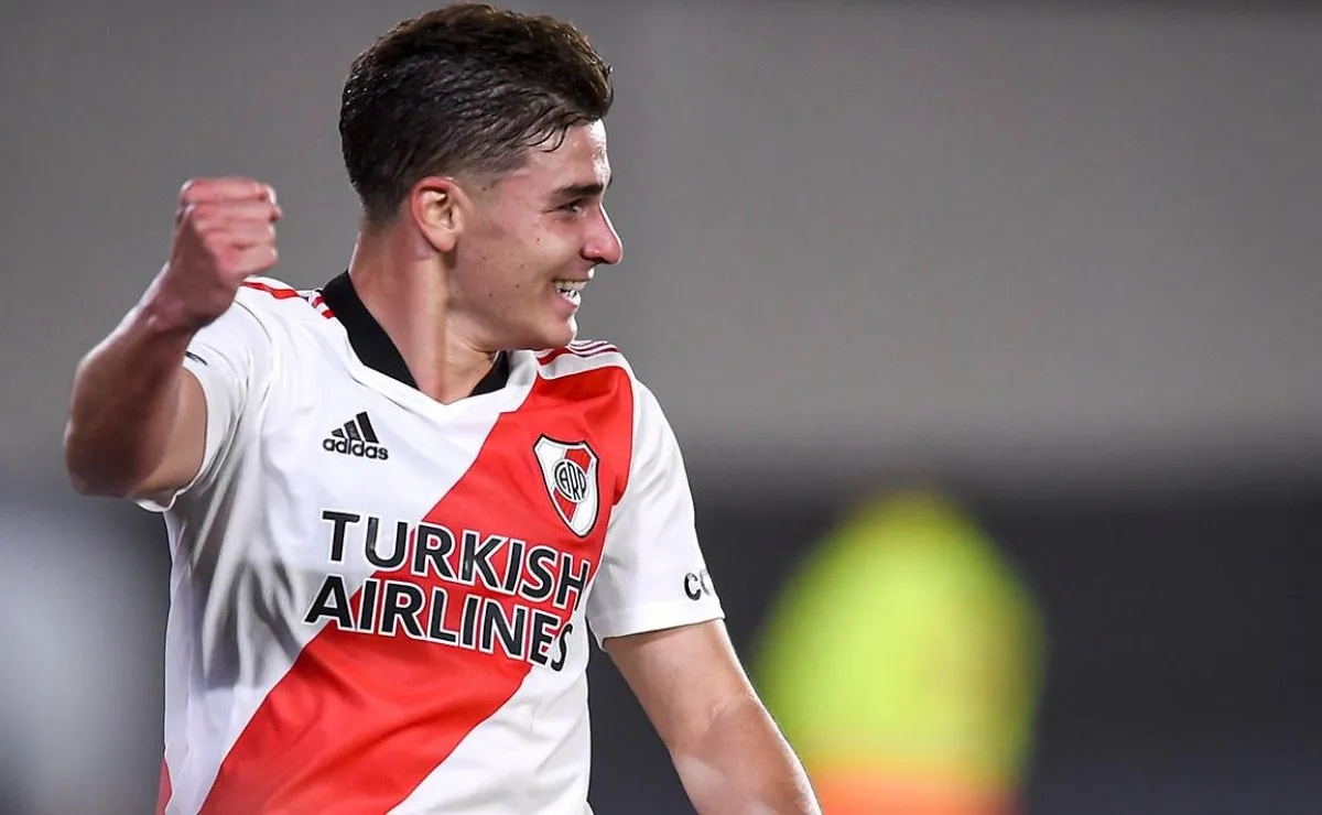 Julián Álvarez, goleador del torneo y figura de River, eligió sus tres mejores goles en la última Liga Profesional.