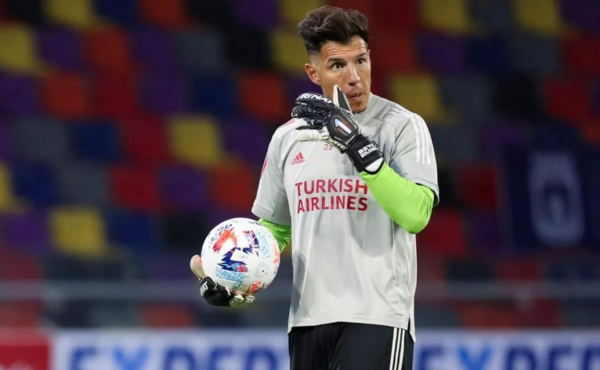 Enrique Bologna les comunicó tanto a sus compañeros como al cuerpo técnico que no continuará en River para 2022, Ezequiel Centurión será el suplente de Armani.
