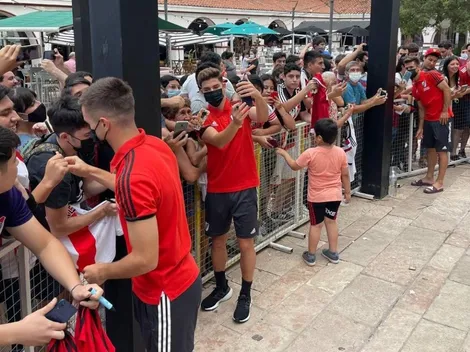 El gesto del plantel con los hinchas en Tucumán