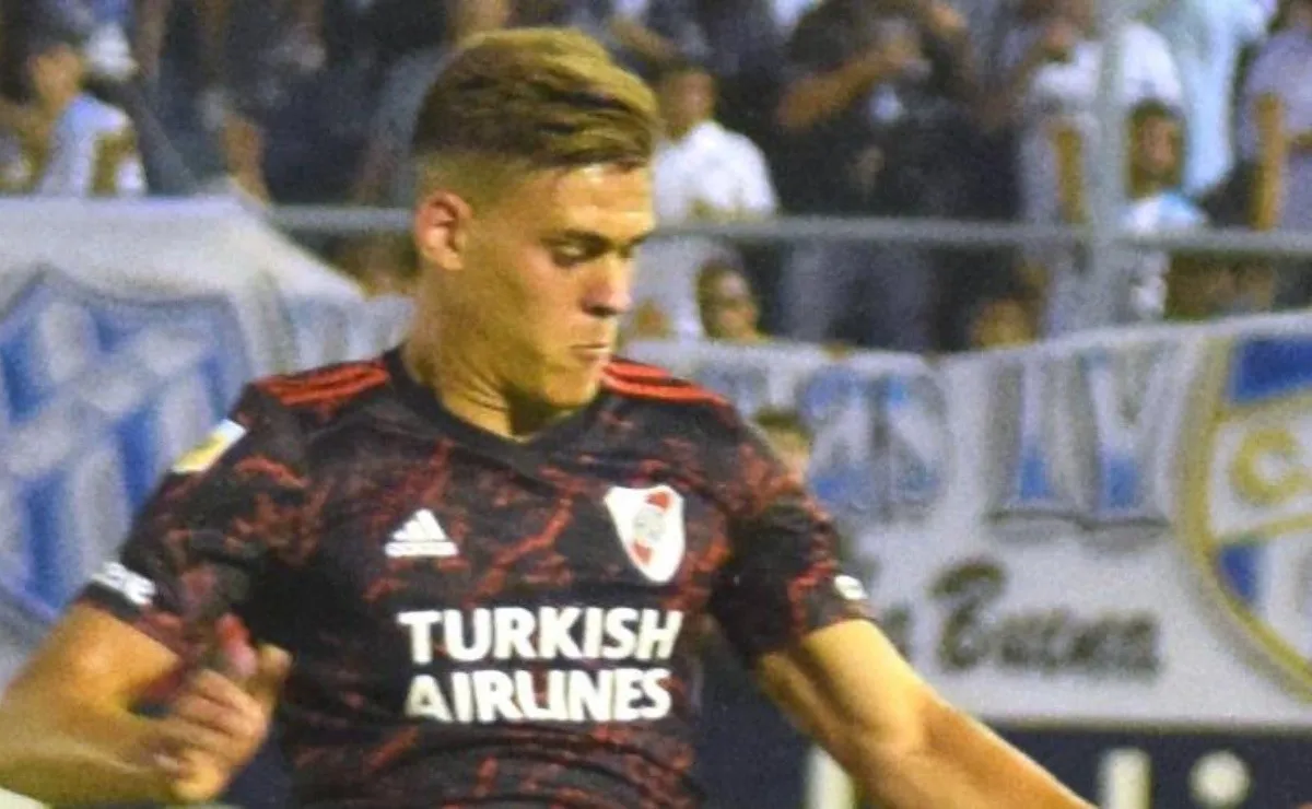 Girotti jugó de titular frente al Decano y no pudo marcar.