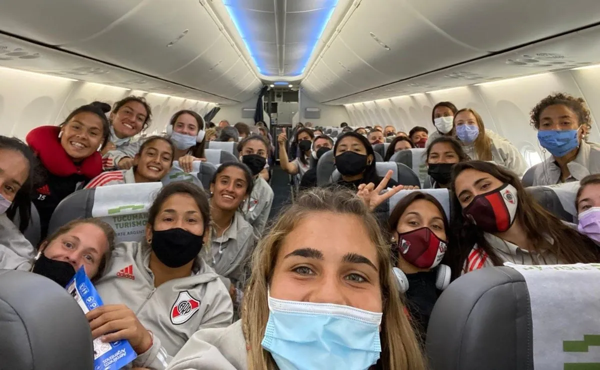 Las Millonarias emprendieron viaje rumbo a Brasil.