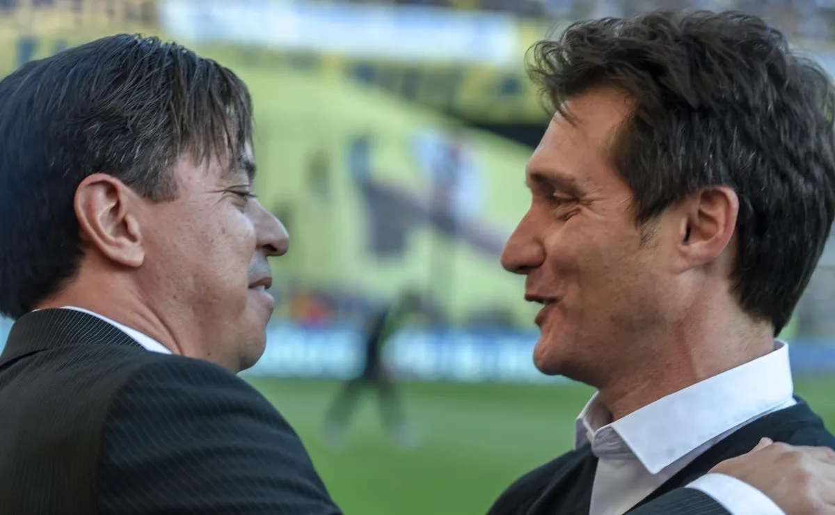 Marcelo Gallardo con Guillermo Barros Schelotto, uno de los DT que pasaron por Boca durante el ciclo del Muñeco.