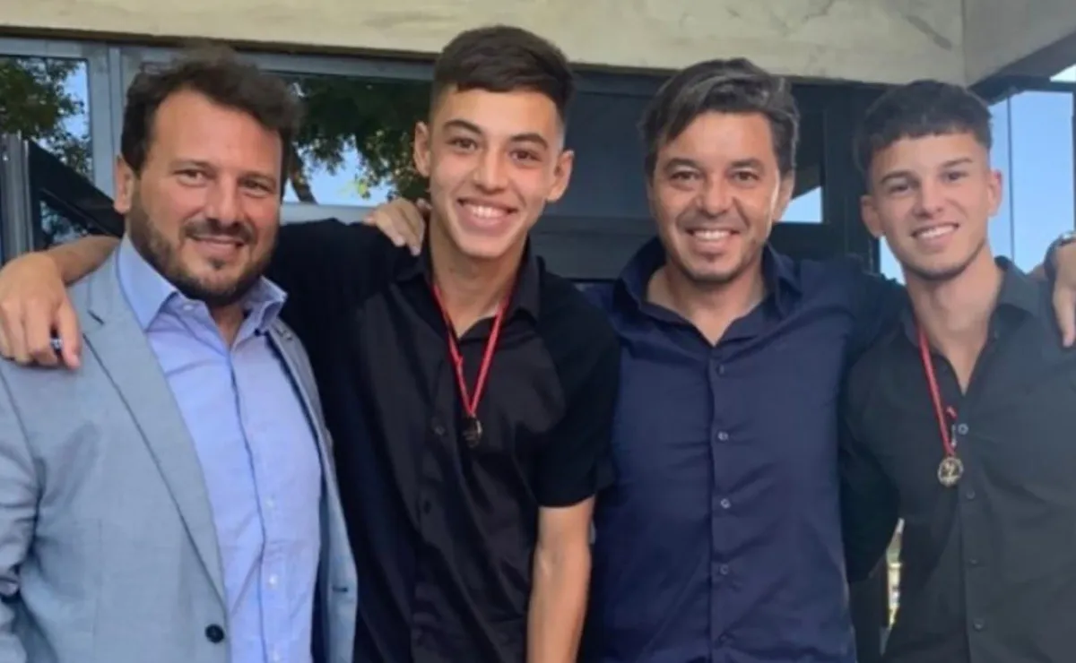 El Muñeco asistió a la graduación de uno de sus hijos.