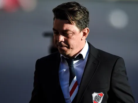 Con fines solidarios: venden la corbata de Labruna que usó Gallardo