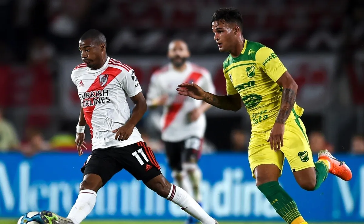 River recibe a Defensa y Justicia en el Estadio Monumental.