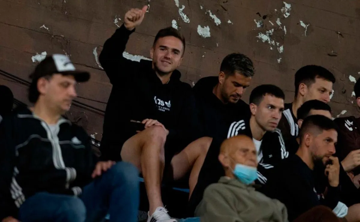 Agustín Palavecino vio desde la platea el partido entre Platense y Huracán por la fecha 23 de la Liga Profesional.