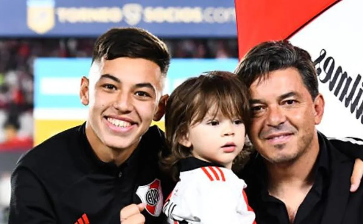 Padre e hijo, festejo familiar en el Estadio Monumental.