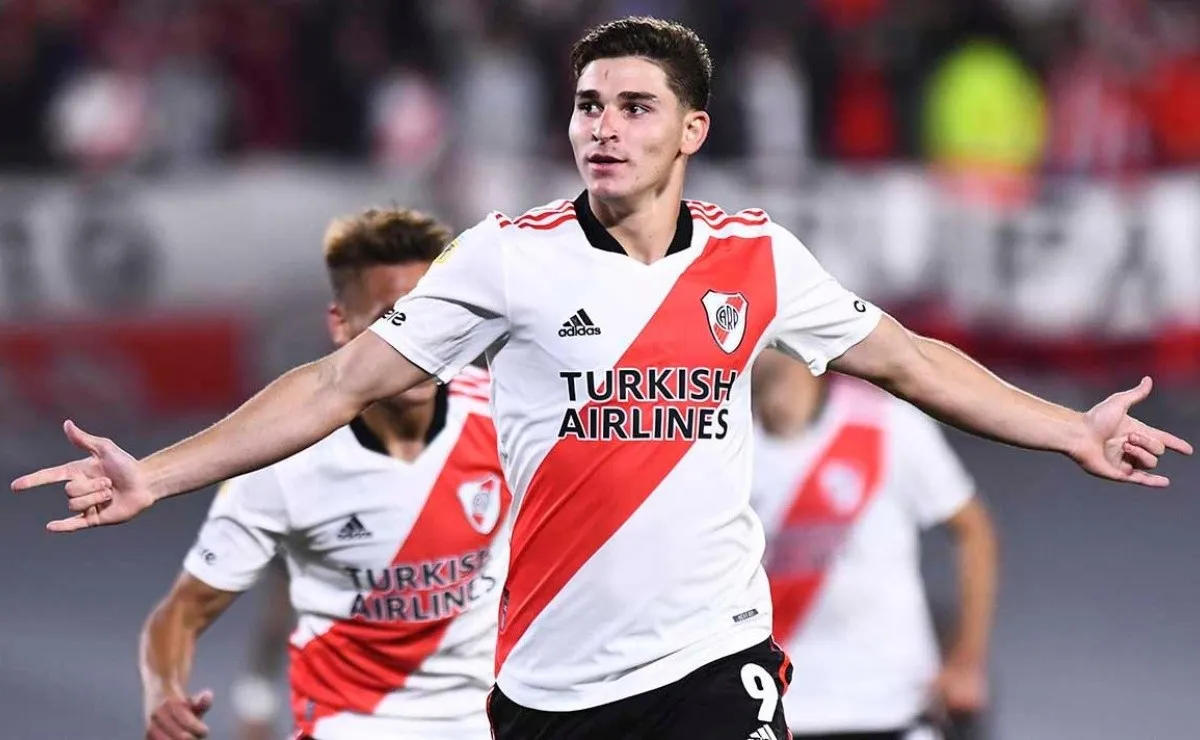 Julián Álvarez, la gran figura de River y goleador de la Liga Profesional está en el radar del Barcelona para el próximo mercado de pases.