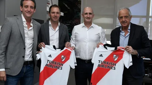 Este sábado se celebró la firma del nuevo contrato con Adidas.