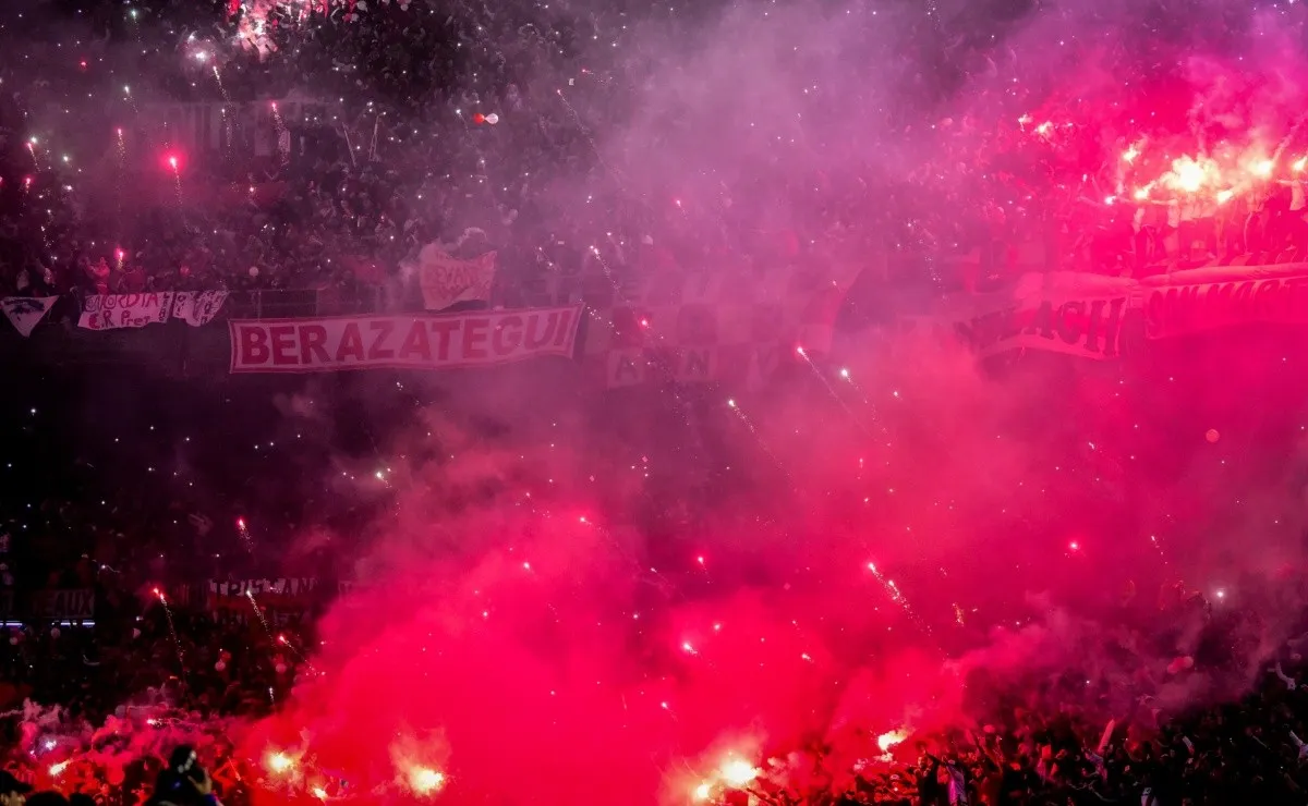 River recibirá a Racing a partir de las 21.30 horas en un Monumental que estará colmado y en el que se prepara un recibimiento impresionante.