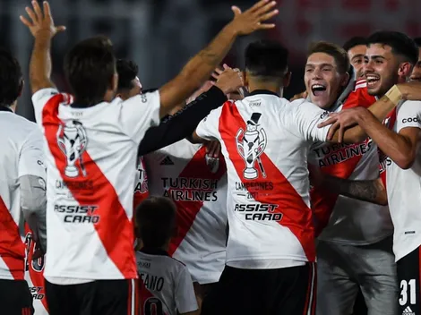 Trofeo, galera y corbata: la camiseta especial de River por el campeonato