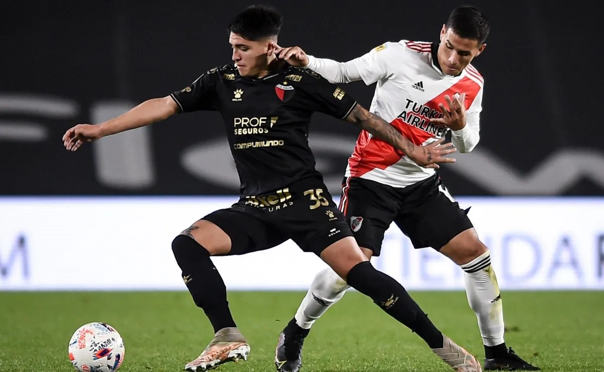 El representante de Facundo Farías se refirió al interés de River por el juvenil de Colón y afirmó que habló con Enzo Francescoli.