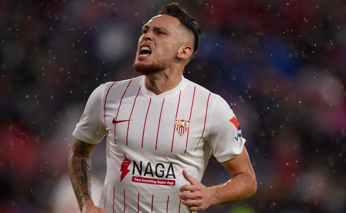 Lucas Ocampos convirtió el primer gol del Sevilla ante el Alavés luego de una asistencia de Gonzalo Montiel.