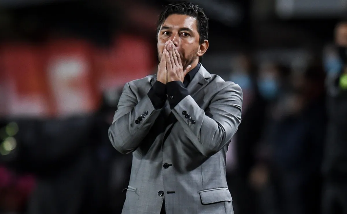 Las autoridades de la Asociación Uruguaya de Fútbol tienen en carpeta a Marcelo Gallardo para reemplazar a Oscar Tabárez.