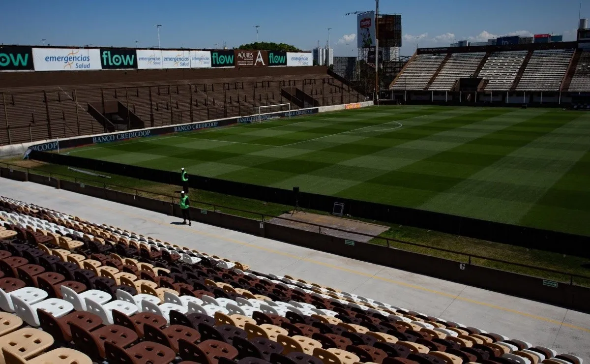 La cancha de Platense sería la sede de Barcelona en Buenos Aires