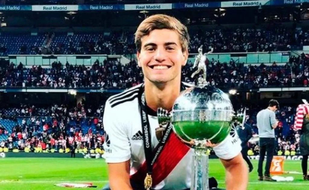 Santiago Sosa con la Copa Libertadores 2018, en el Santiago Bernabéu ante los ojos del mundo.