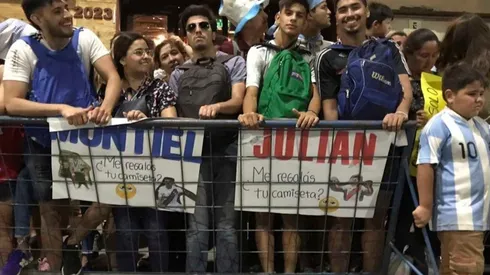 En el gran recibimiento a la Selección Argentina en San Juan, hubo un mensaje especial para Montiel y Álvarez, dos jugadores muy queridos por los hinchas de River.