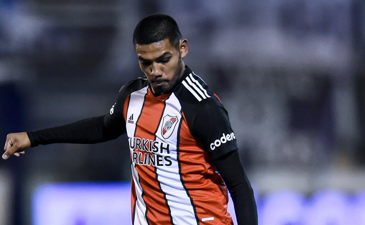 El defensor quiere quedarse en River pero debe regresar a Defensa y Justicia.