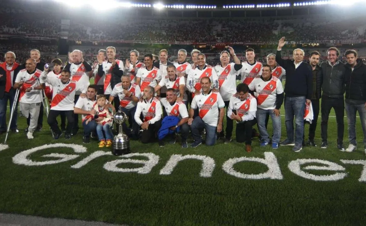 El reconocimiento a los campeones de América por parte del club, donde asistió López Turitich