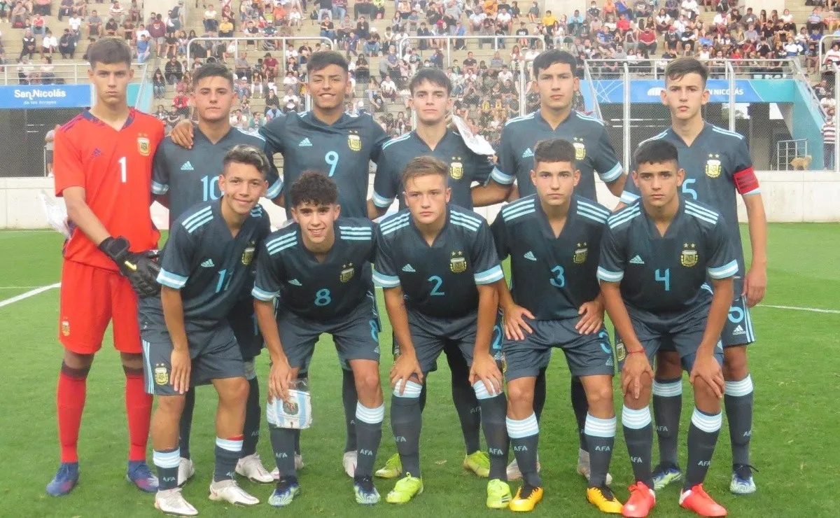 Con la número 9, Agustín Ruberto jugó de titular en el amistoso.