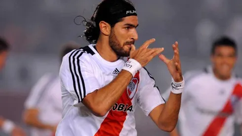 Sebastián Abreu habló maravillas de Julián Álvarez y destacó la voracidad que tiene a la hora de entrenar y de jugar, además lo comparó con Suárez y Cavani.