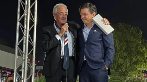 El presidente millonario con la corbata que el Muñeco utilizó en el último superclásico.