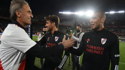 Oscar Ruggeri y Jonatan Maidana se encontraron en la previa de River-Patronato.