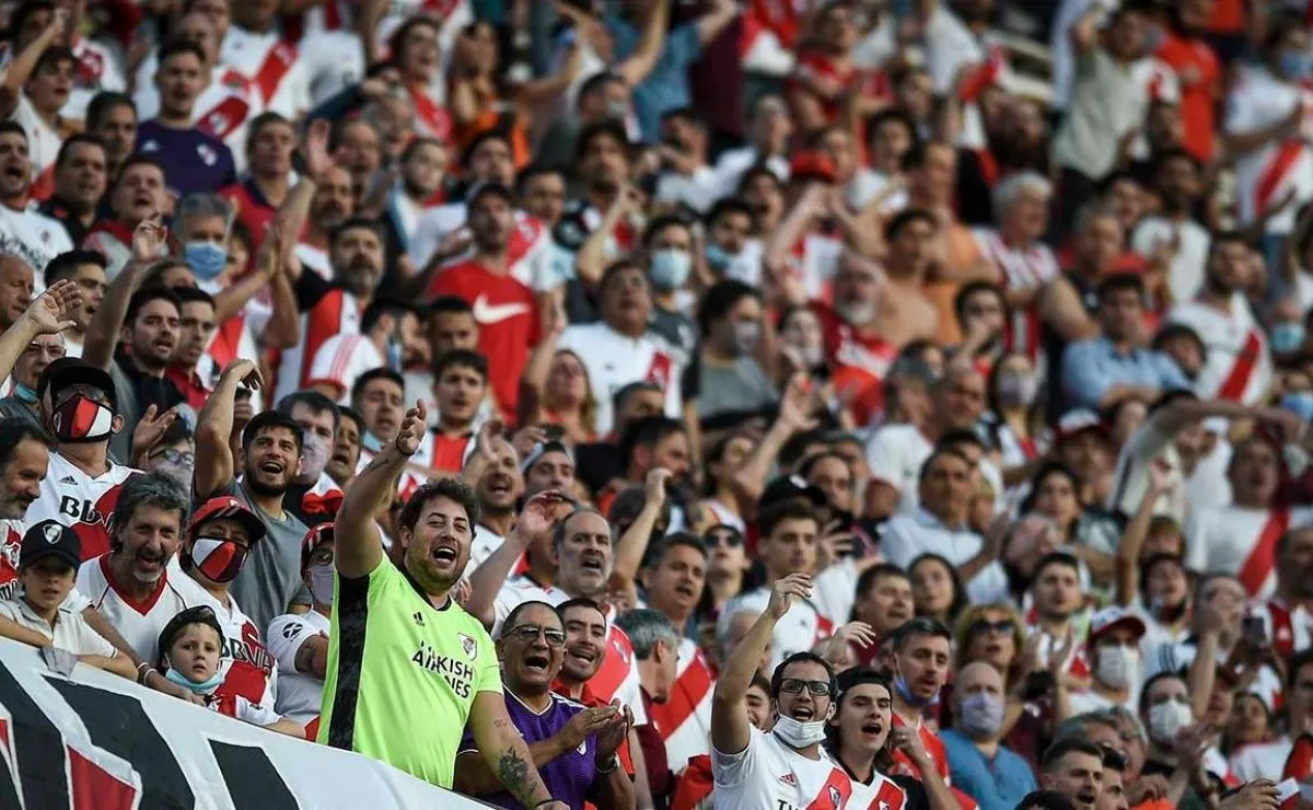 River visitará a Platense en Vicente López el próximo domingo 21 de noviembre y para es entonces el aforo permitido será del 100% por lo que podría haber hinchas del Mas Grande.
