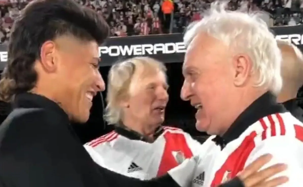 El Beto le dio palabras de aliento a Carrascal en la previa del partido frente a Patronato.