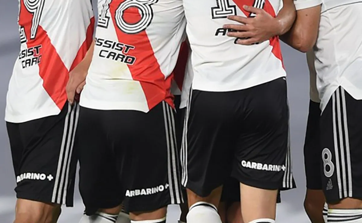 La marca argentina dejó de estar en el short hace varios meses.