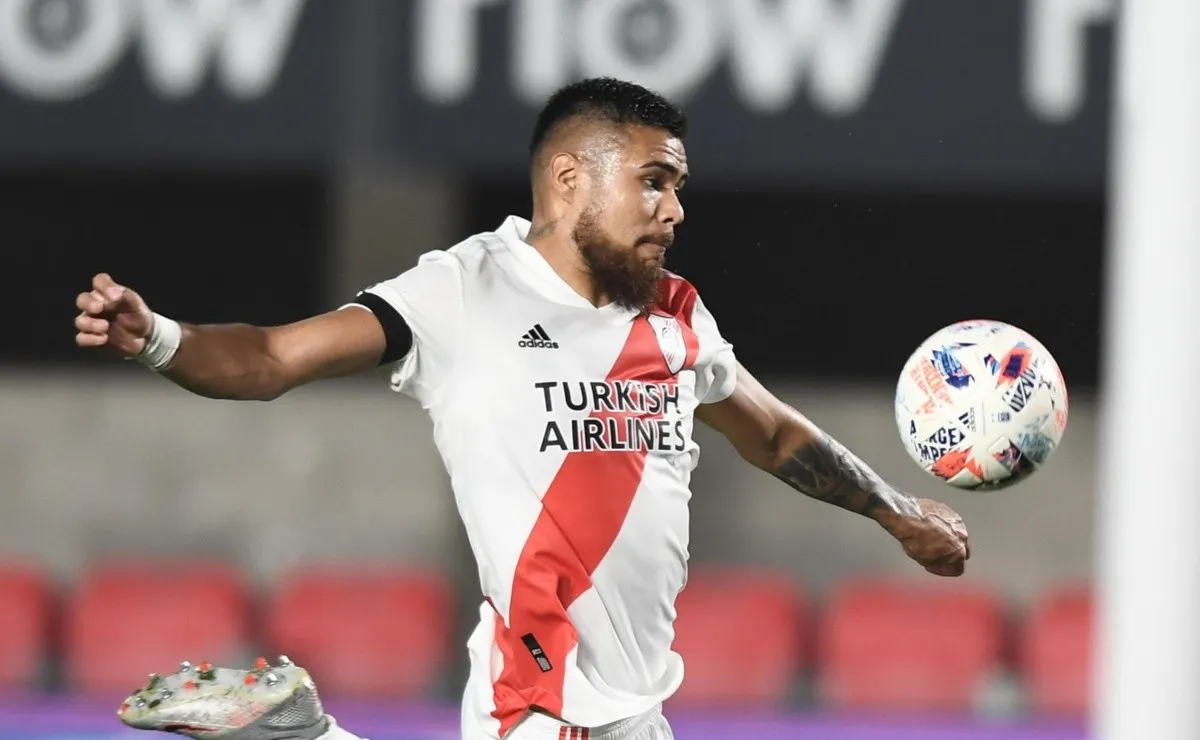 El chileno se perderá los próximos compromisos de River.