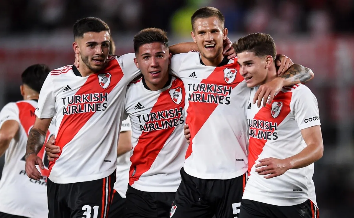 River enfrenta a Estudiantes y ya conoce los resultados de los partidos de los equipos que lo persiguen: Talleres y Lanús ganaron, Boca y Vélez cayeron.