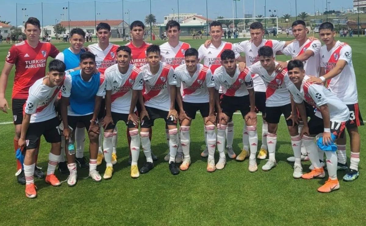 La Octava División de River goleó 5 a 0 a Aldosivi y ya conoce su rival en la final, será Vélez.