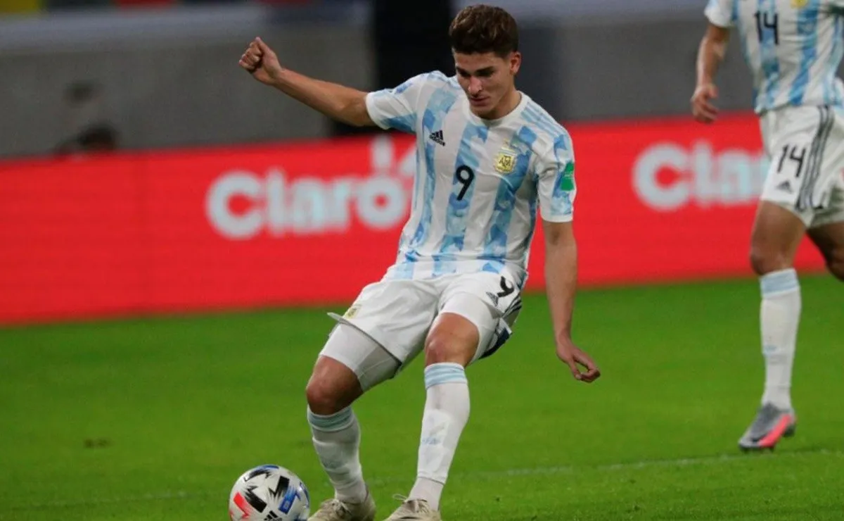 Julián Álvarez forma parte del plantel base de la Selección Argentina.