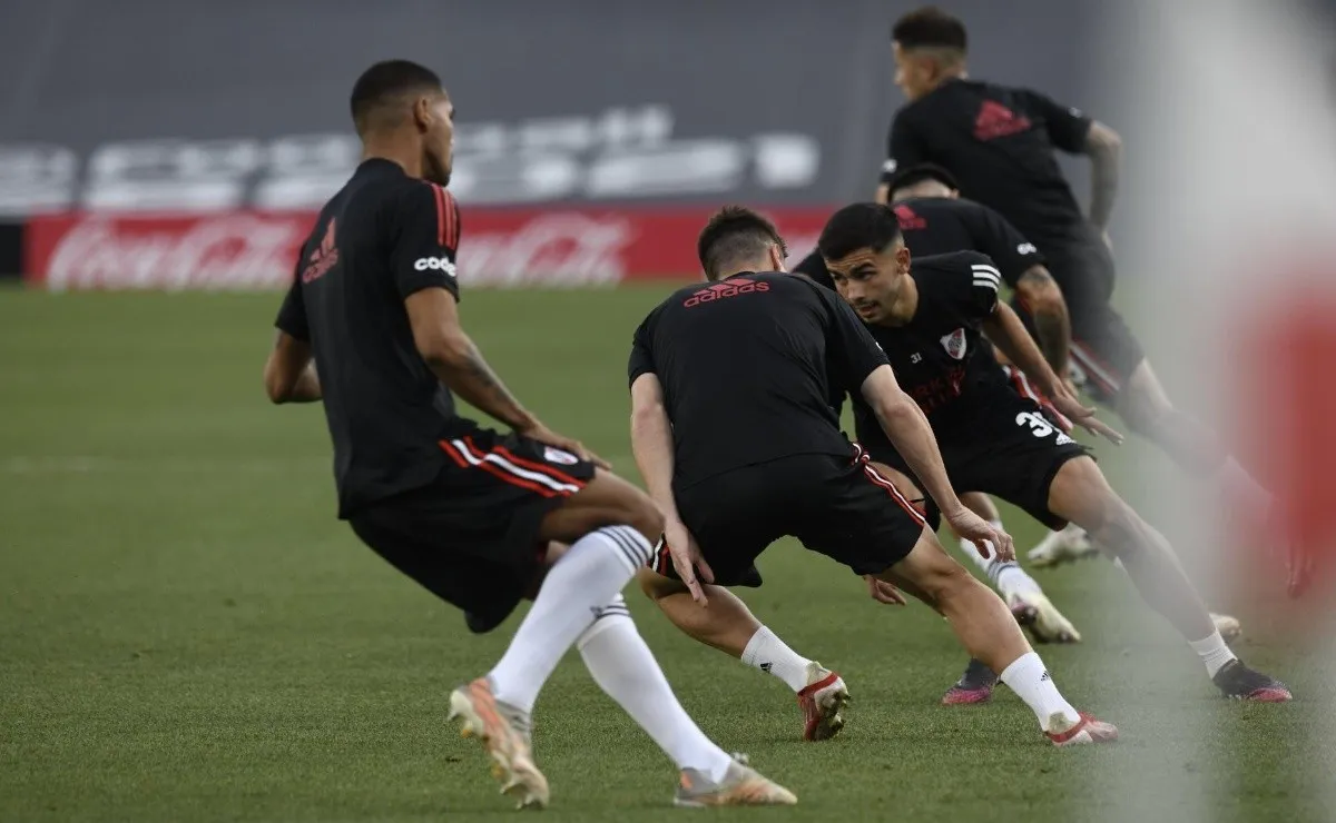 River se prepara para defender la punta del campeonato ante Estudiantes.