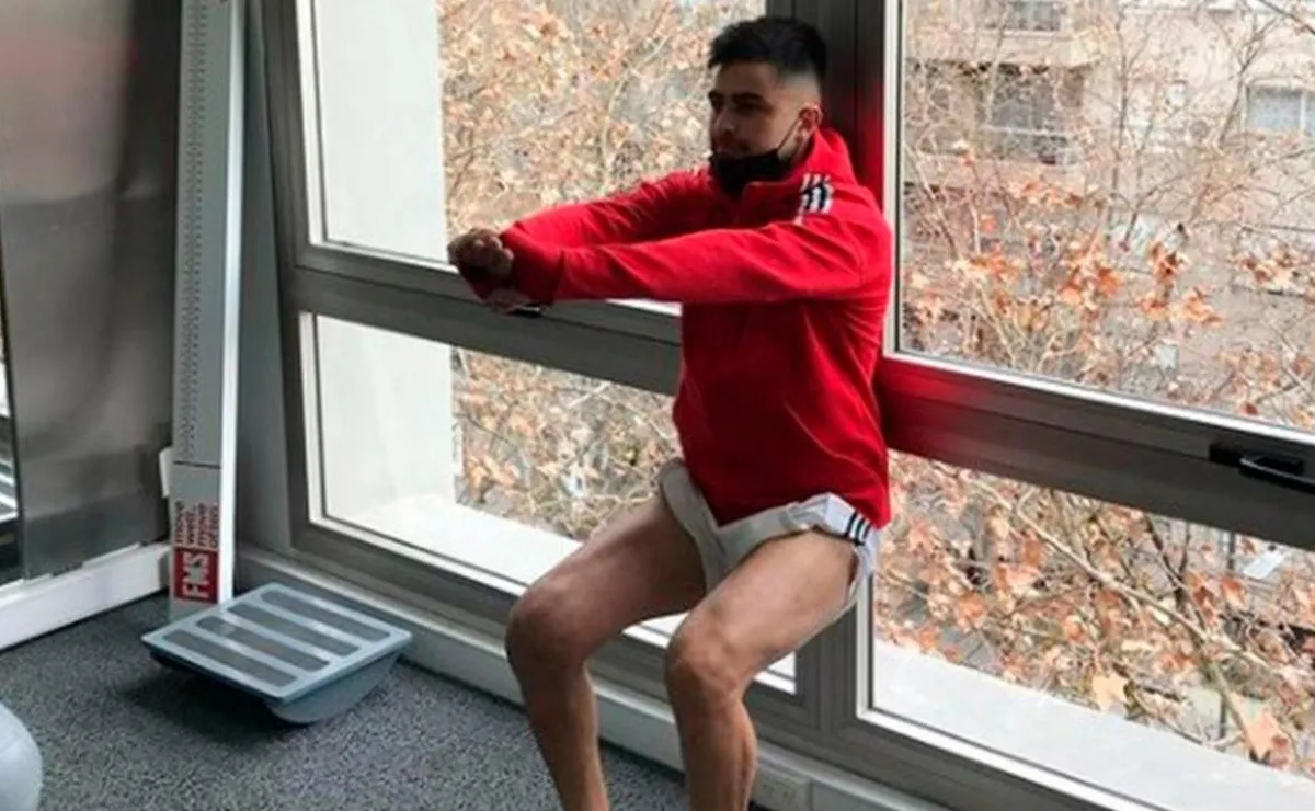 Gonzalo Martínez se encuentra recuperándose de una rotura de ligamentos en su rodilla derecha y se estima que regresará a las canchas a comienzos de 2022.