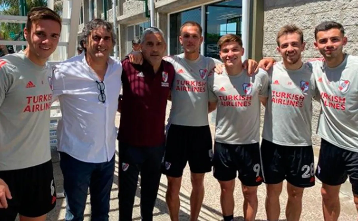 Los jugadores de River, distendidos en Ezeiza.