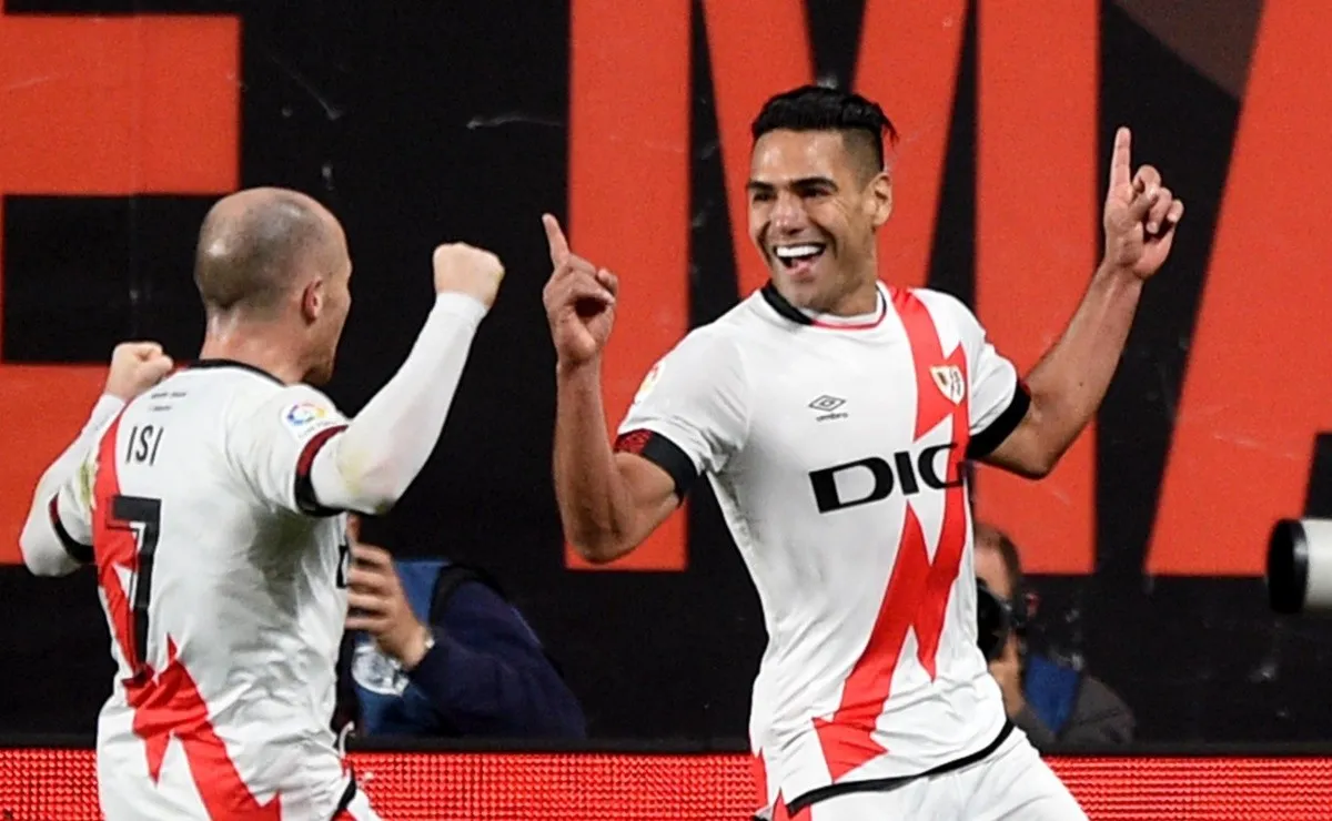 El Tigre está on fire con la camiseta del Vallecano.
